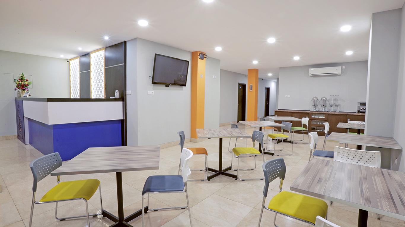 OYO 592 Budget Hotel By The Harbour